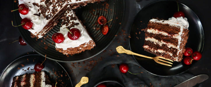 Entdecke den Geschmack des Schwarzwalds: Backkurse für die perfekte Schwarzwälder Kirschtorte